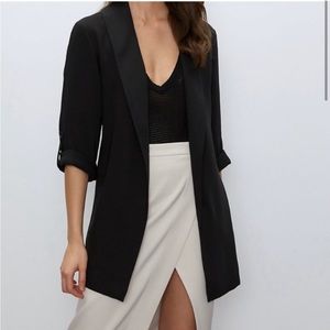 Aritzia Babaton Khalo Mid Robe in Black